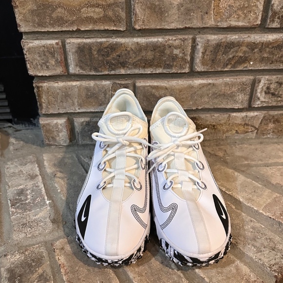 Nike Future Field Youth Cleats - Picture 2 of 3